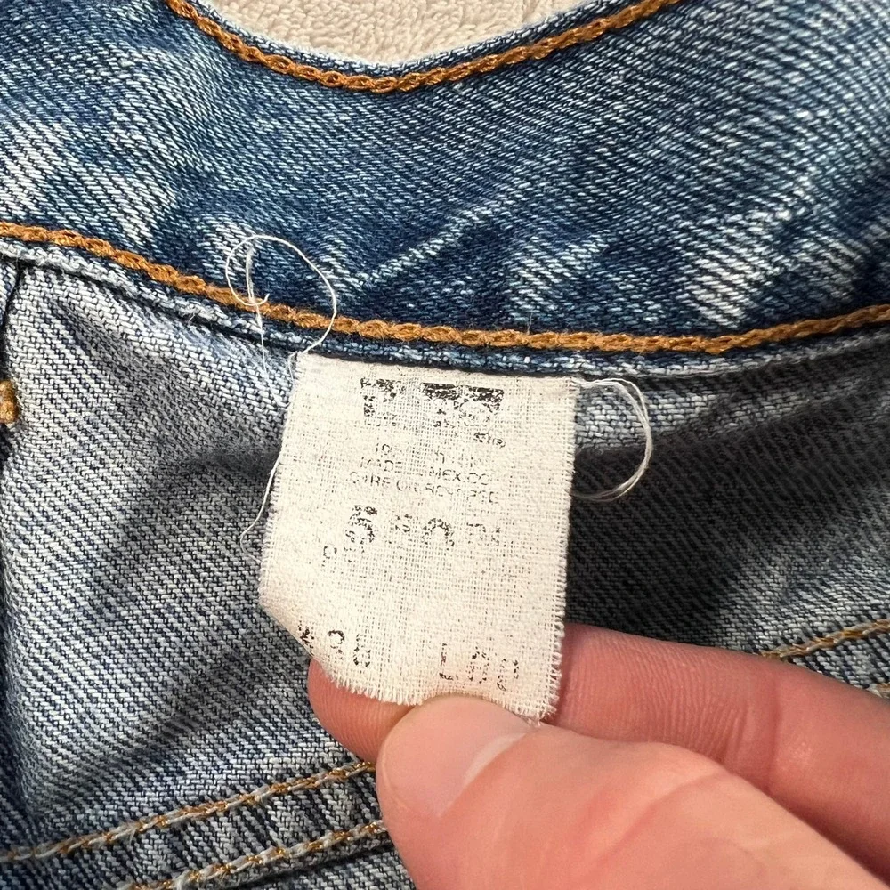 Vintage Levis 550 Relaxed Fit Denim Shorts Mens 34 Medium Wash Blue Cotton 90s